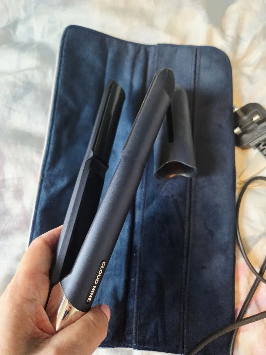Cloud Nine  Contouring Iron - Hair Straightener - Image 1