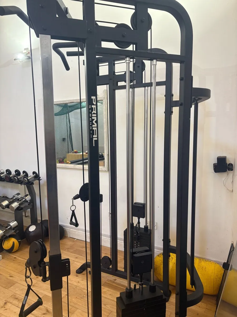 Cable Machine with integrated pull up bar - Image 4