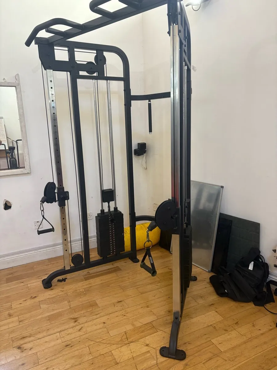 Cable Machine with integrated pull up bar - Image 3