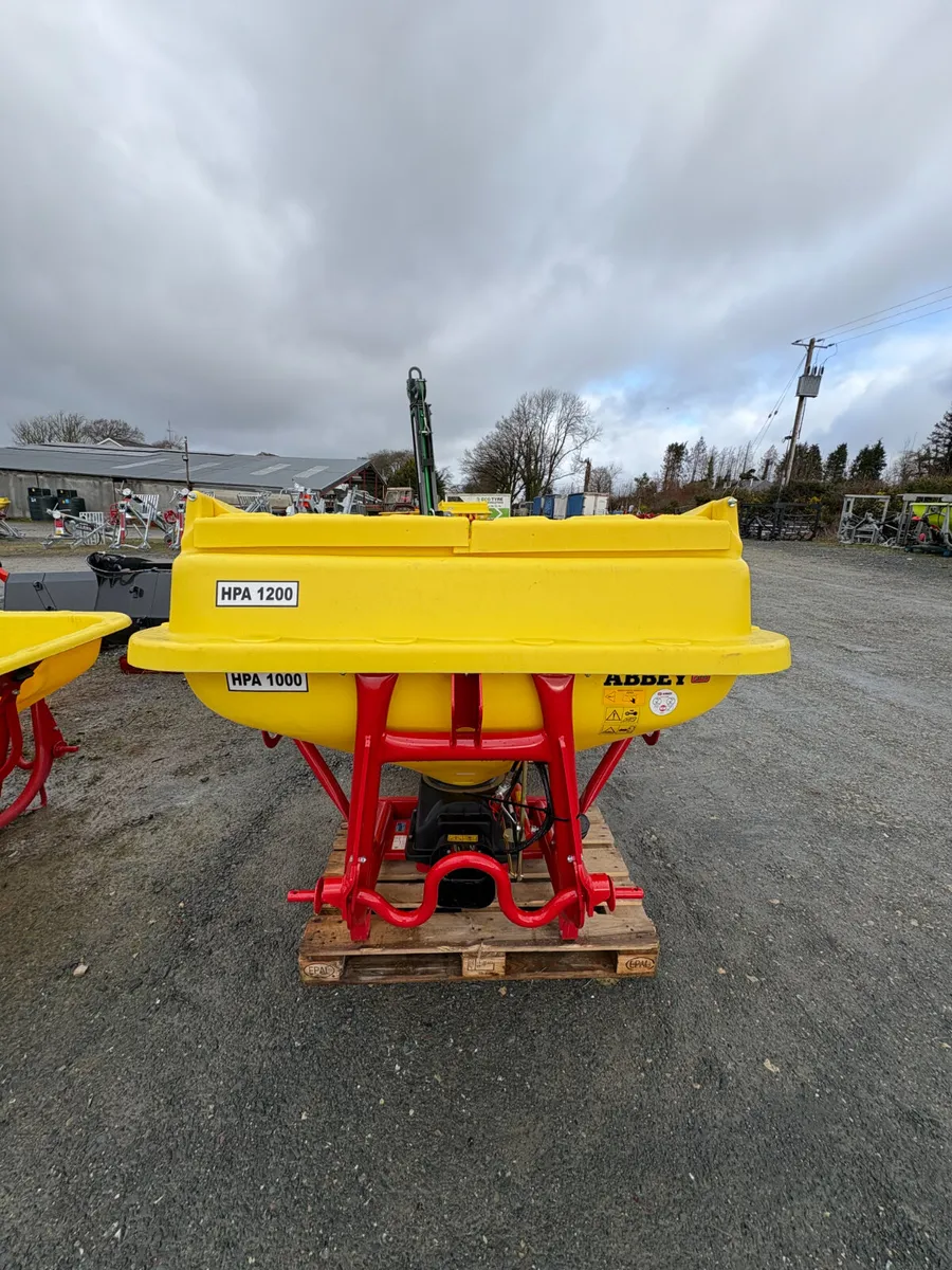 New Abbey Fertiliser Spreader HPA1200 - Image 1
