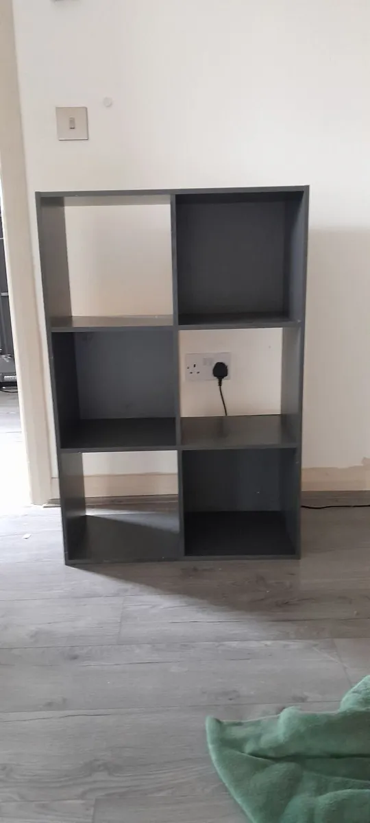 6 cube sorage unit - Image 1