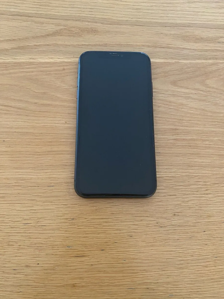 iPhone 11 - Image 1