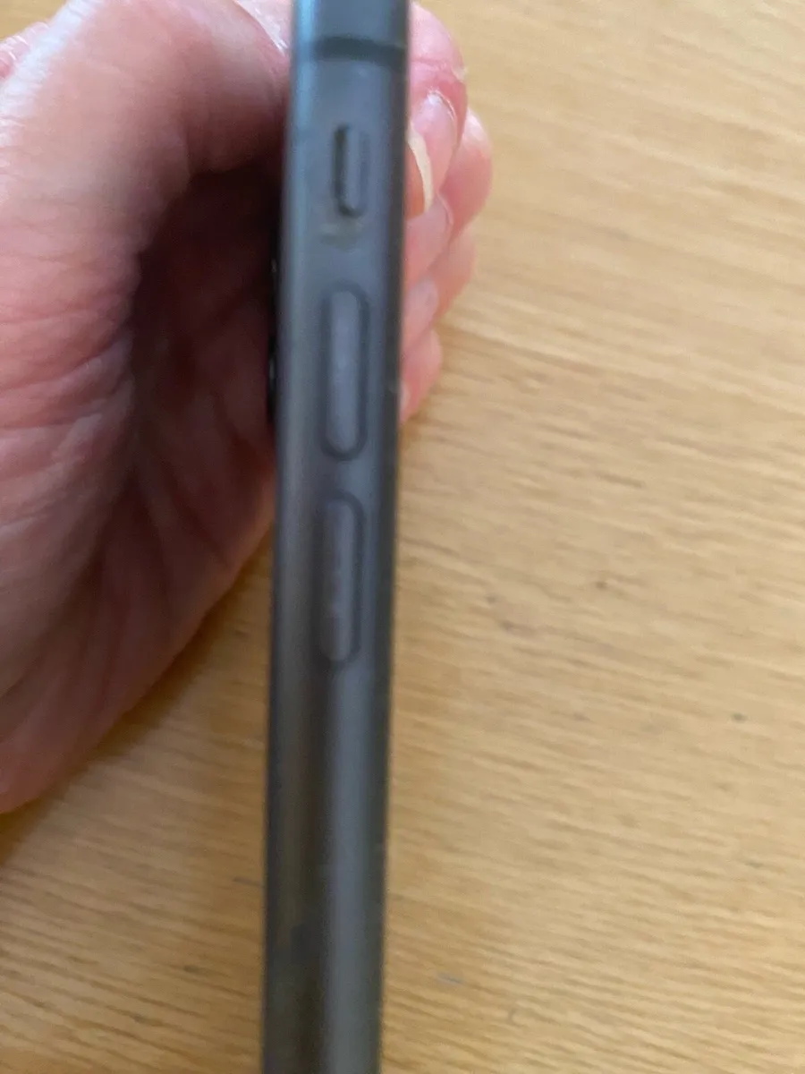 iPhone 11 - Image 3