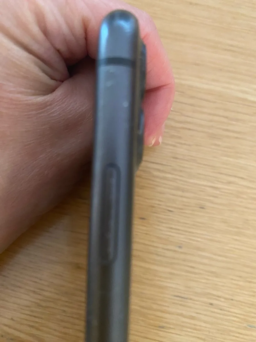 iPhone 11 - Image 4