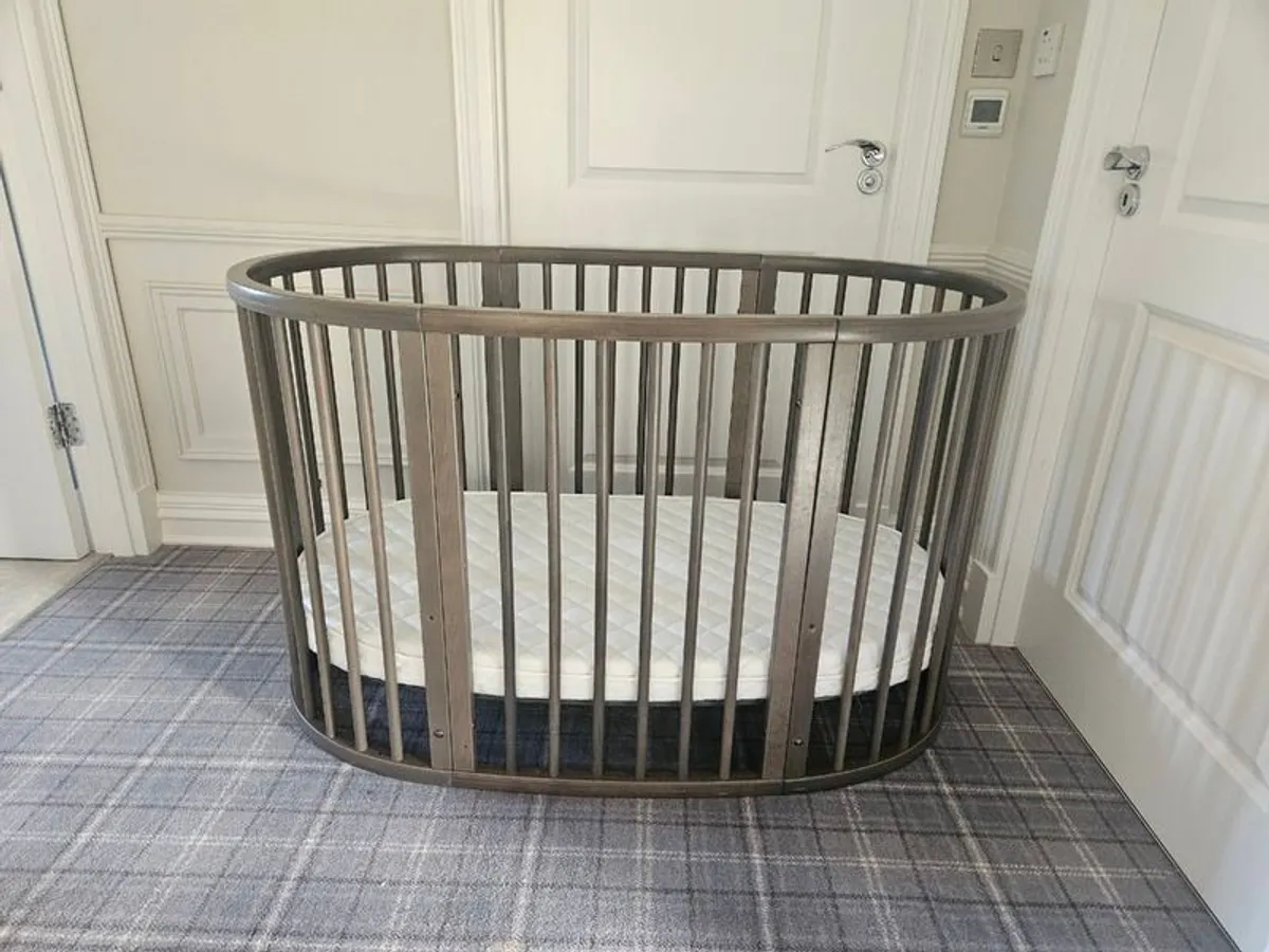 Stokke Sleepi Cot - Image 1