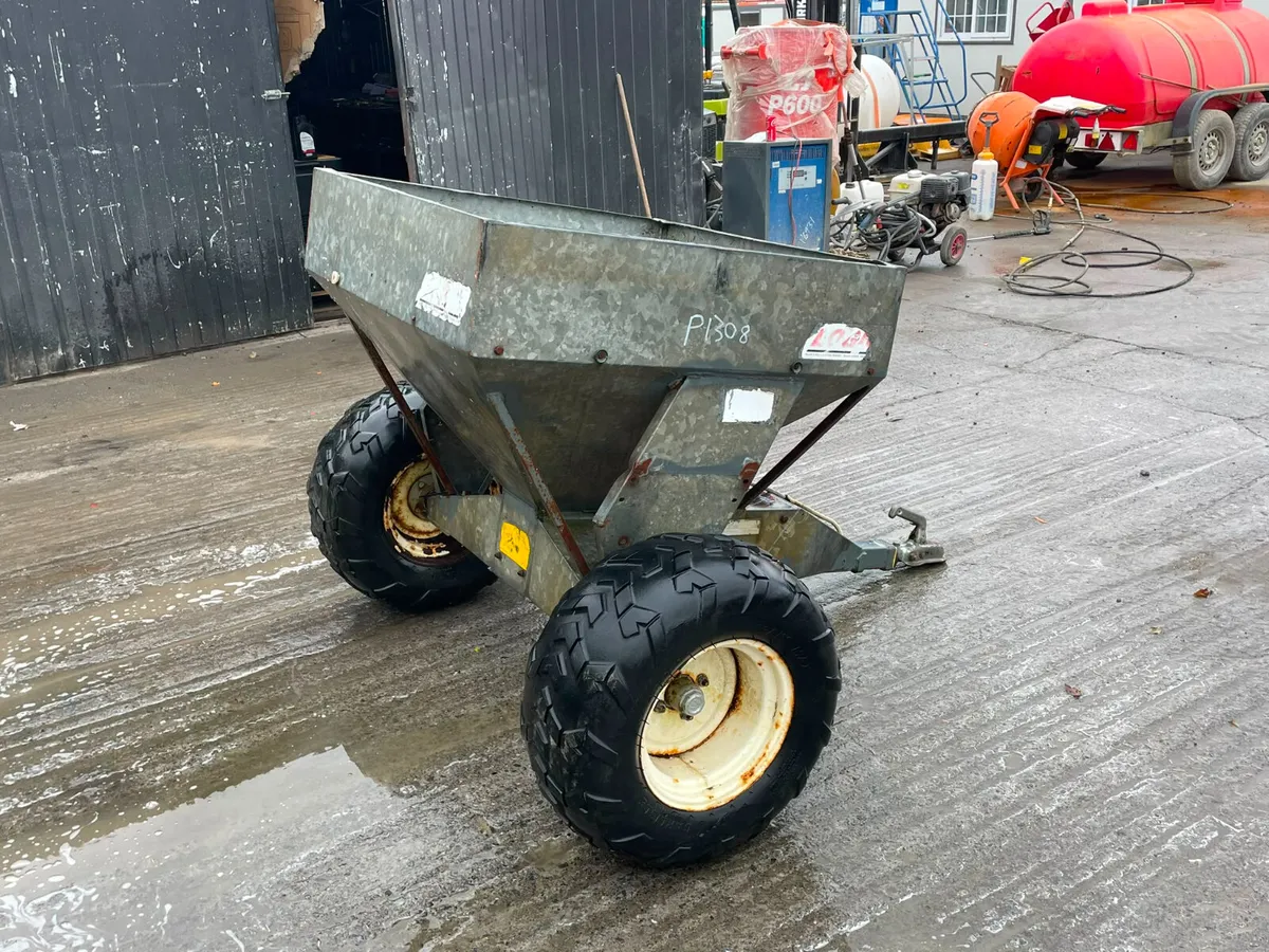 galvanised trailer-mounted  spreader - Image 4