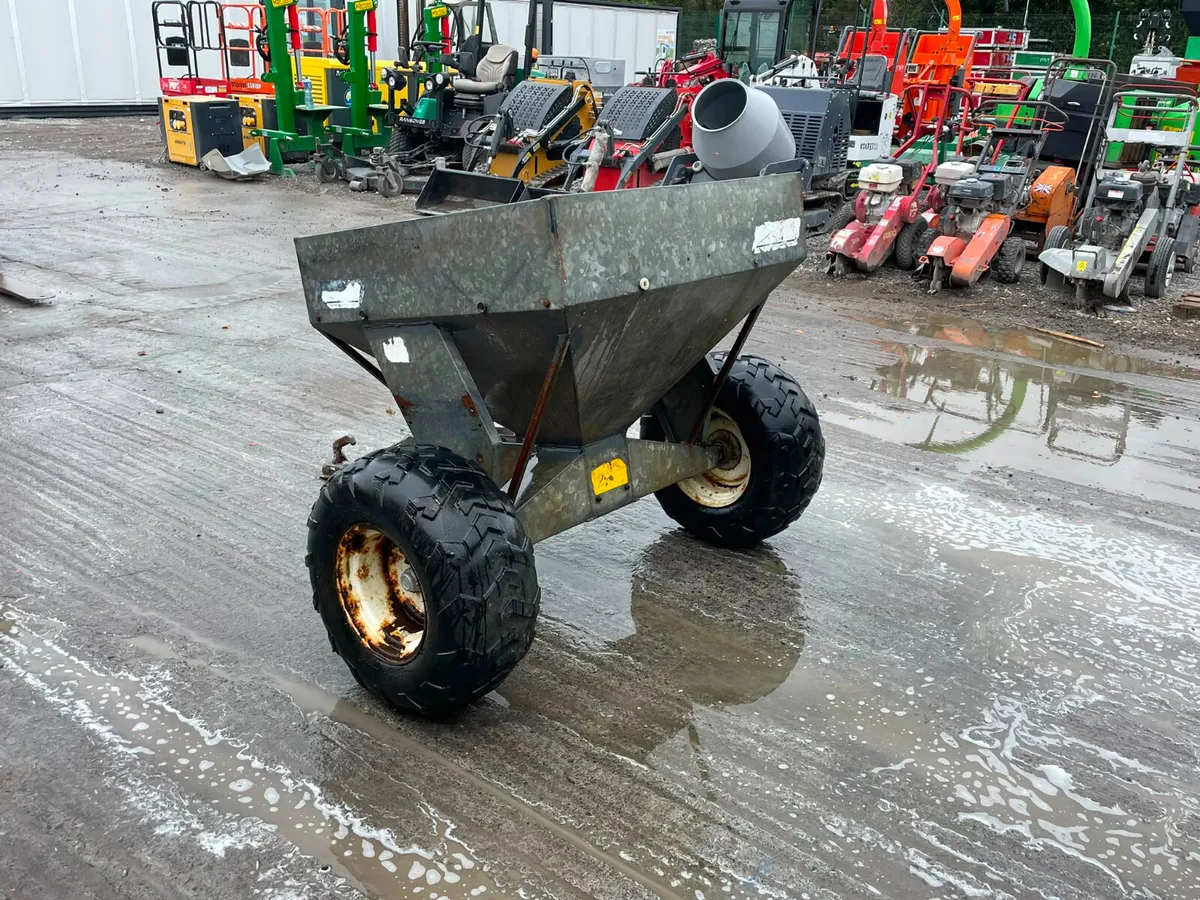 galvanised trailer-mounted  spreader - Image 3