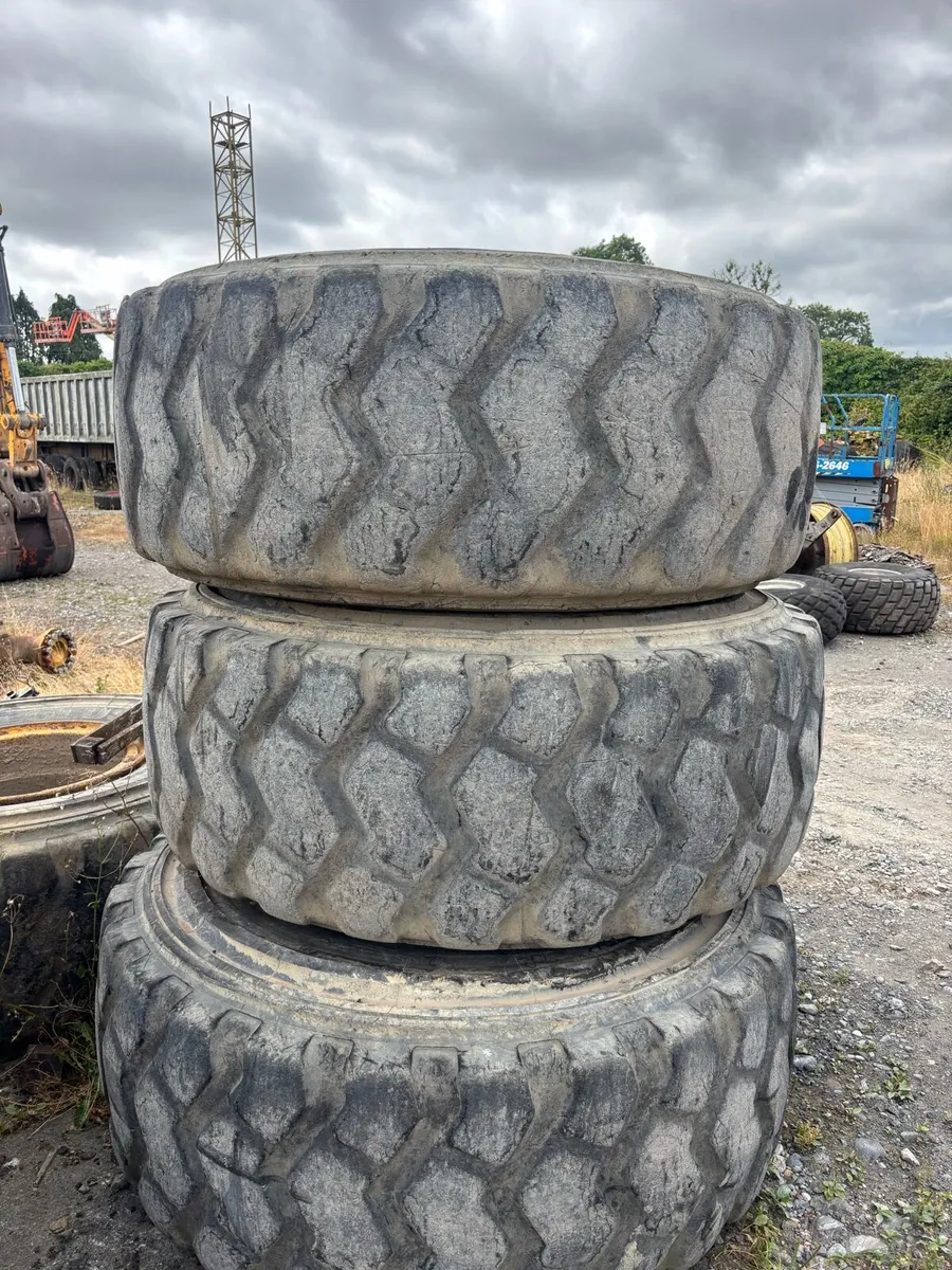 Volvo A25/A30 Wheels - Image 2