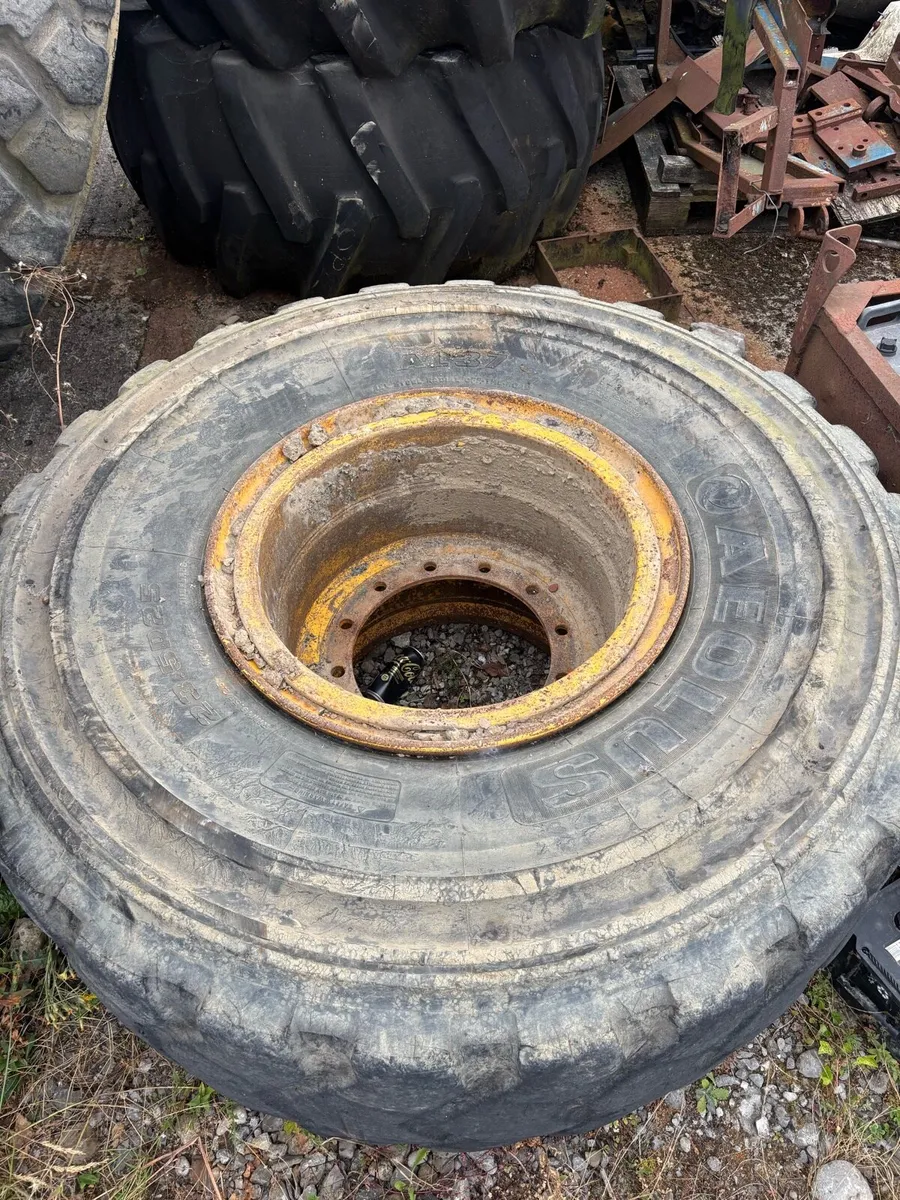 Volvo A25/A30 Wheels - Image 3