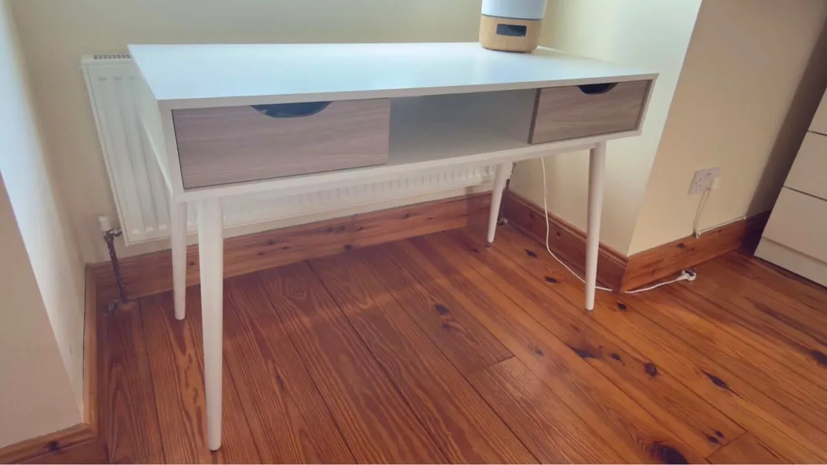 Desk + chair - Image 1
