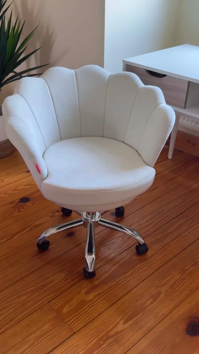 Desk + chair - Image 3