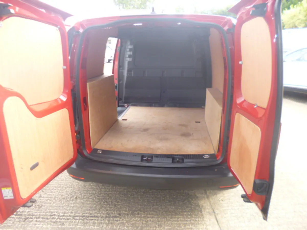 VW Caddy 2.0L Panel Van 2022 - Image 2
