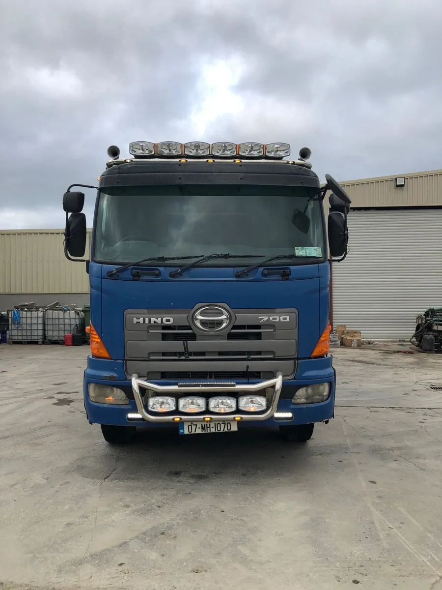 2007 hino grab truck - Image 2