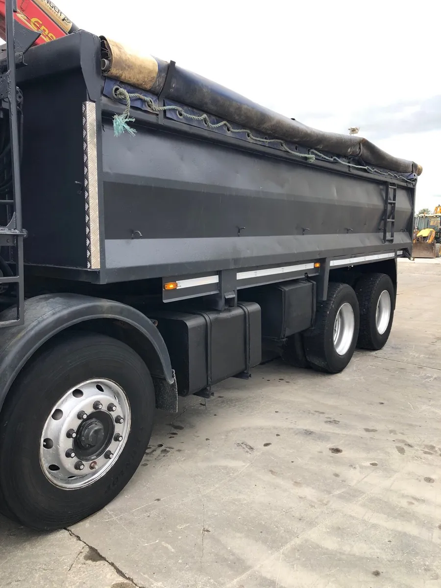 2007 hino grab truck - Image 4