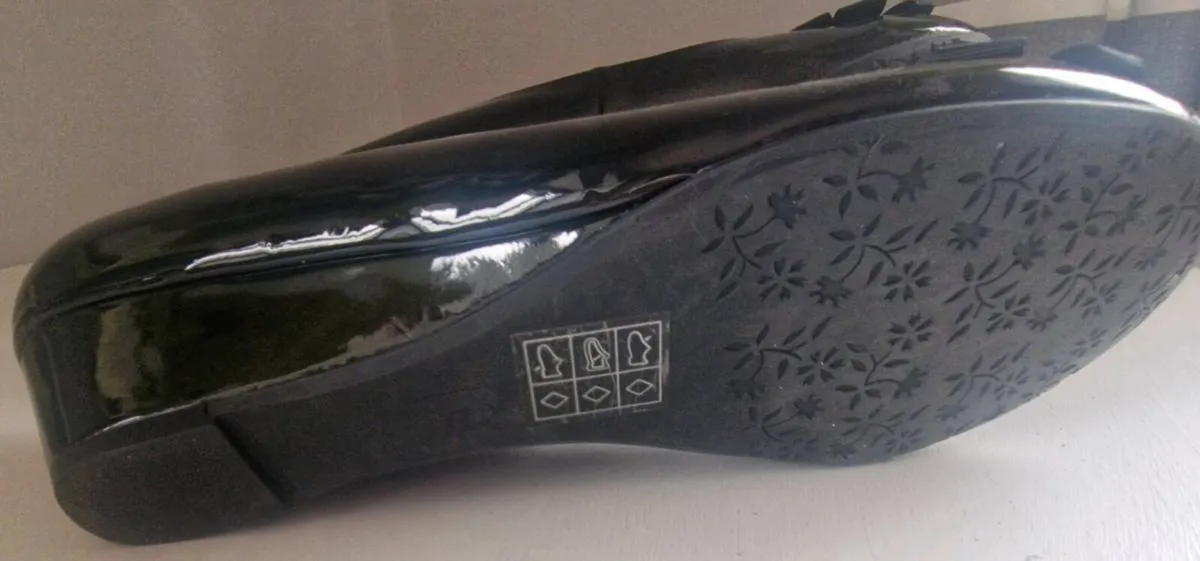 New black wedge ballerina  shoes sz 9 - Image 4