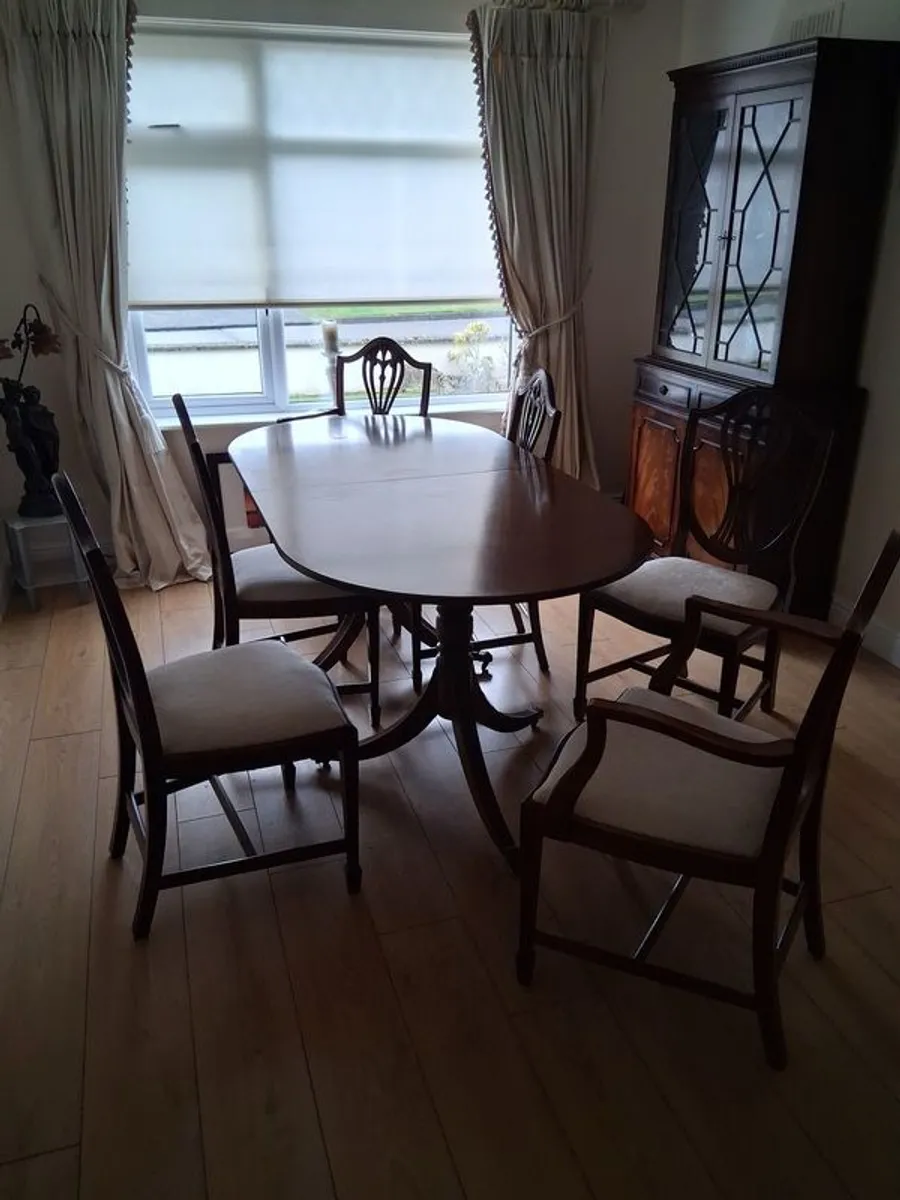 Dining Room Tables and chairs ( Six lovely soft cushion Mahogany chairs with adjustable Mahogany Dining room table. - Image 1