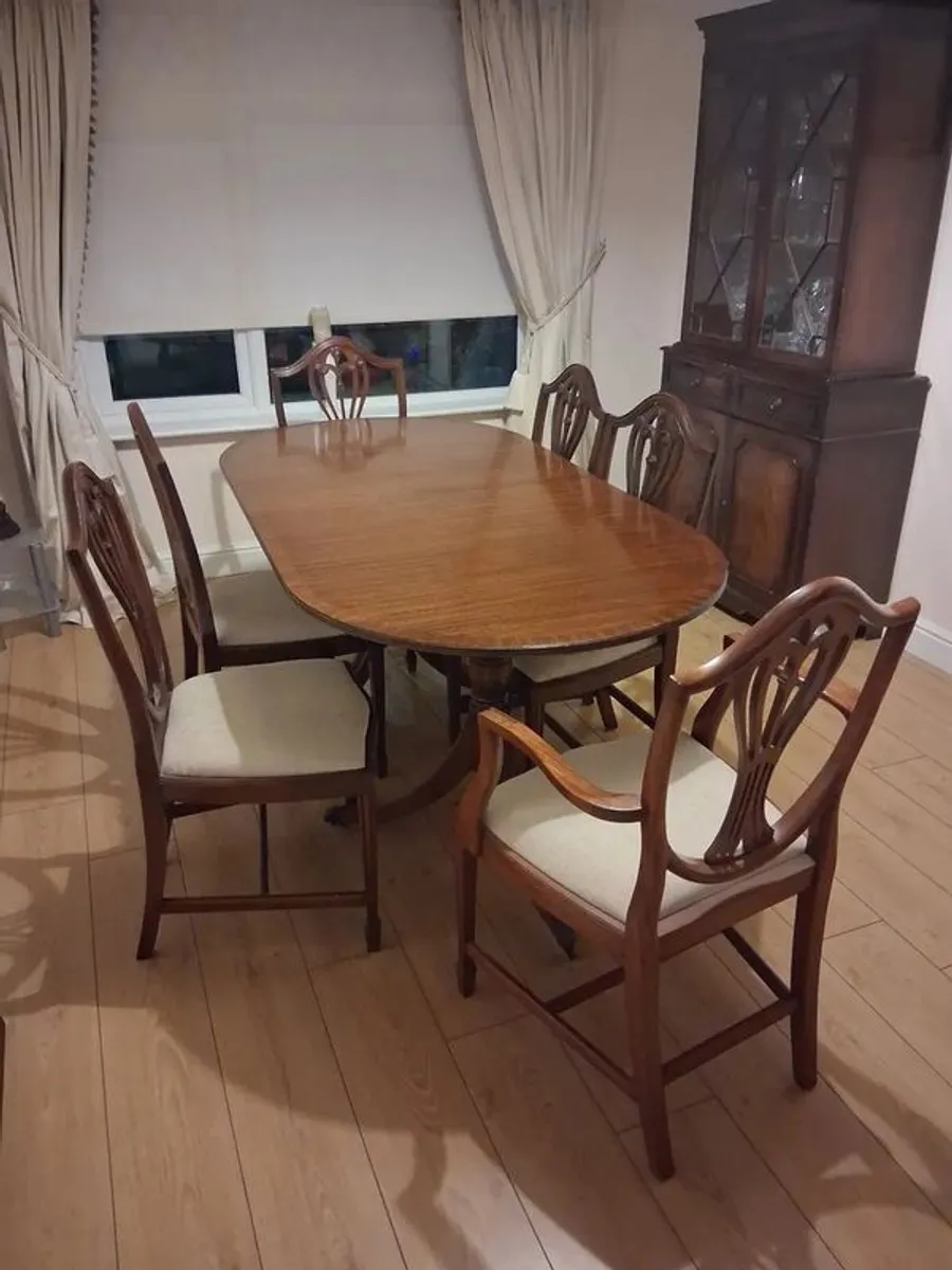 Dining Room Tables and chairs ( Six lovely soft cushion Mahogany chairs with adjustable Mahogany Dining room table. - Image 3