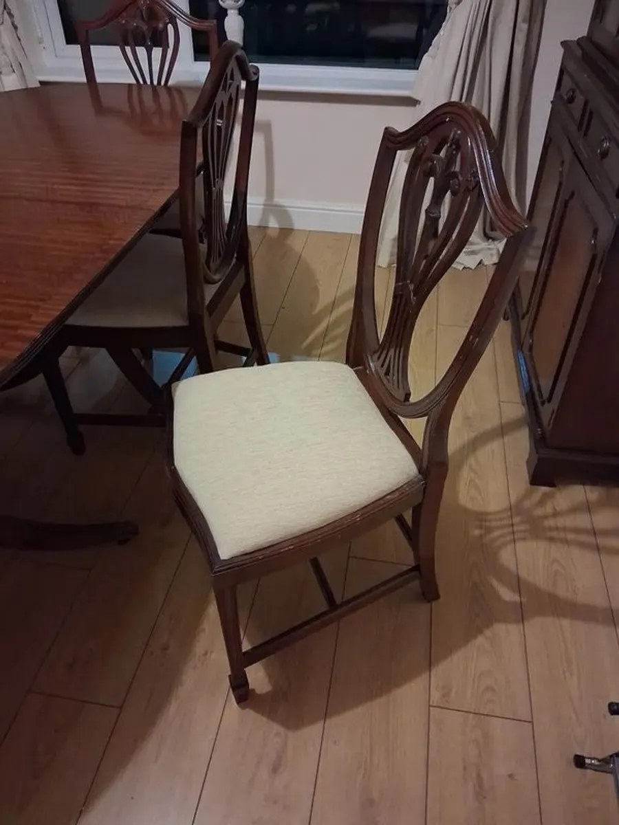 Dining Room Tables and chairs ( Six lovely soft cushion Mahogany chairs with adjustable Mahogany Dining room table. - Image 4