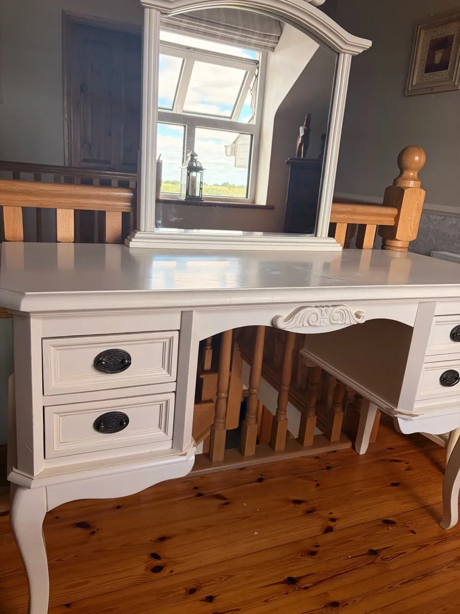 Beautiful Dressing Table & Locker - Image 2