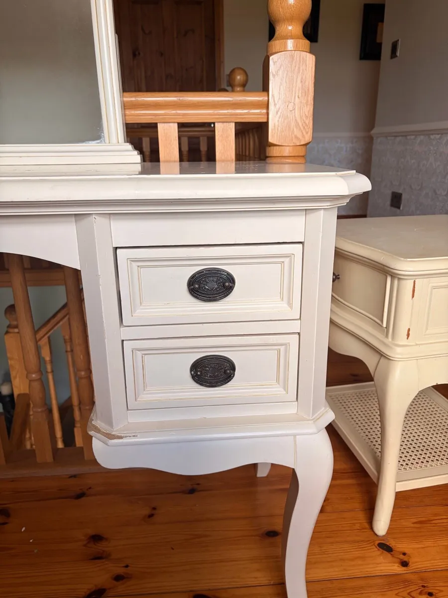 Beautiful Dressing Table & Locker - Image 4