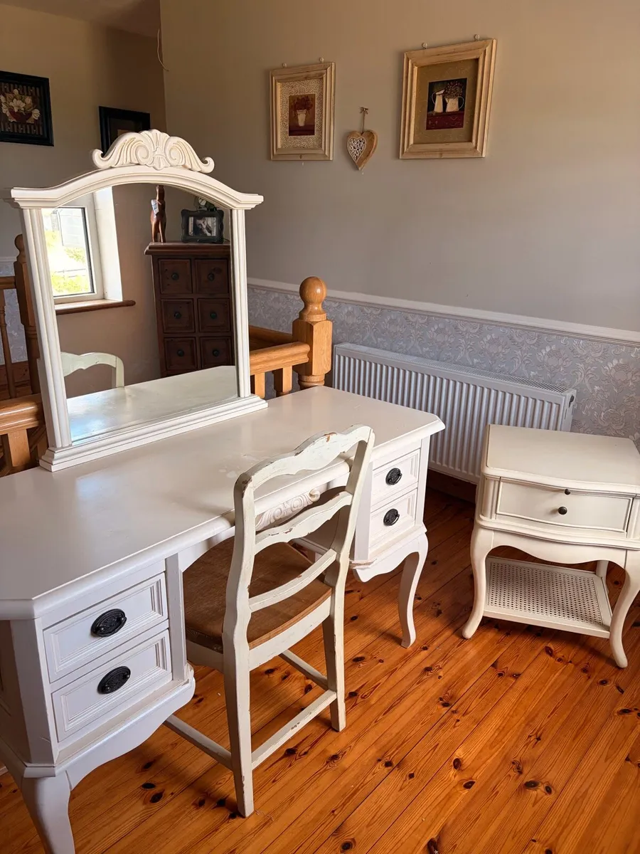 Beautiful Dressing Table & Locker - Image 1