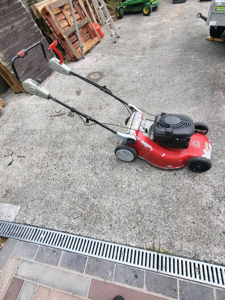 Serie 550 Petrol Lawnmower - Image 1