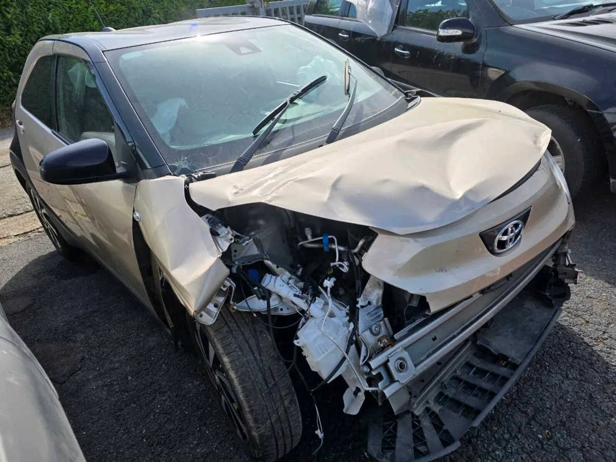232 Toyota aygo x - Image 3