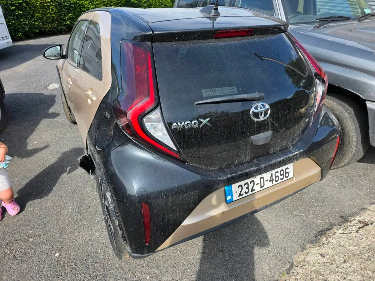 232 Toyota aygo x - Image 4