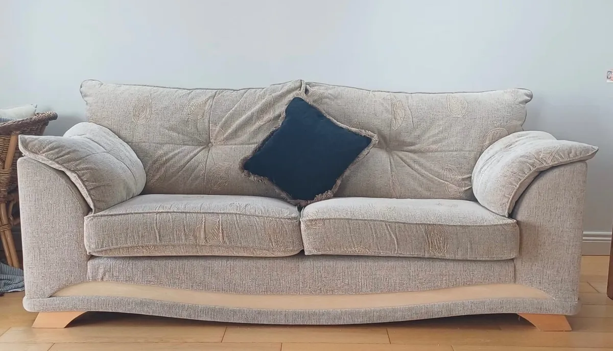 Suite of couches - 4, 2 & 1 - €899 - Image 1