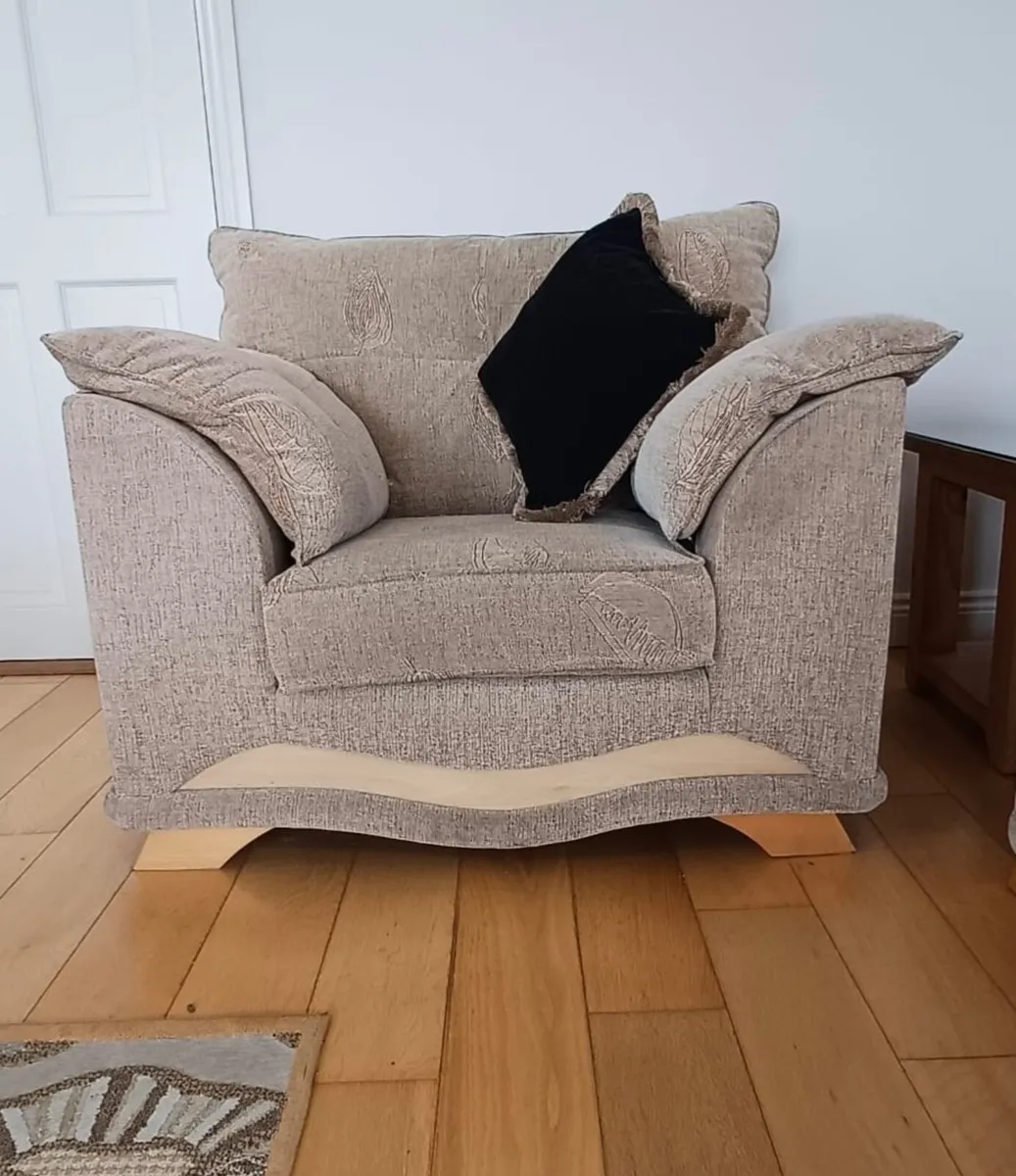 Suite of couches - 4, 2 & 1 - €899 - Image 3