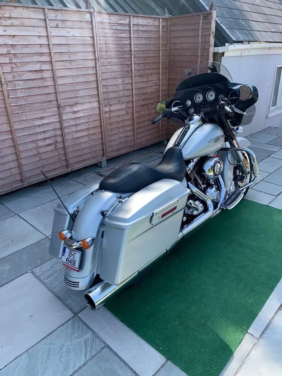HARLEY DAVIDSON Other 2010 - Image 1