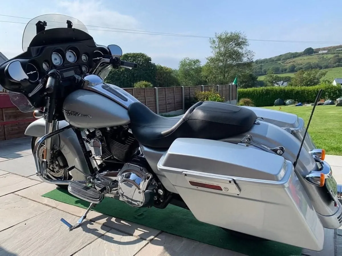 HARLEY DAVIDSON Other 2010 - Image 2