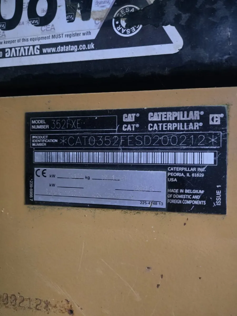 CAT 352 EXCAVATOR - Image 2