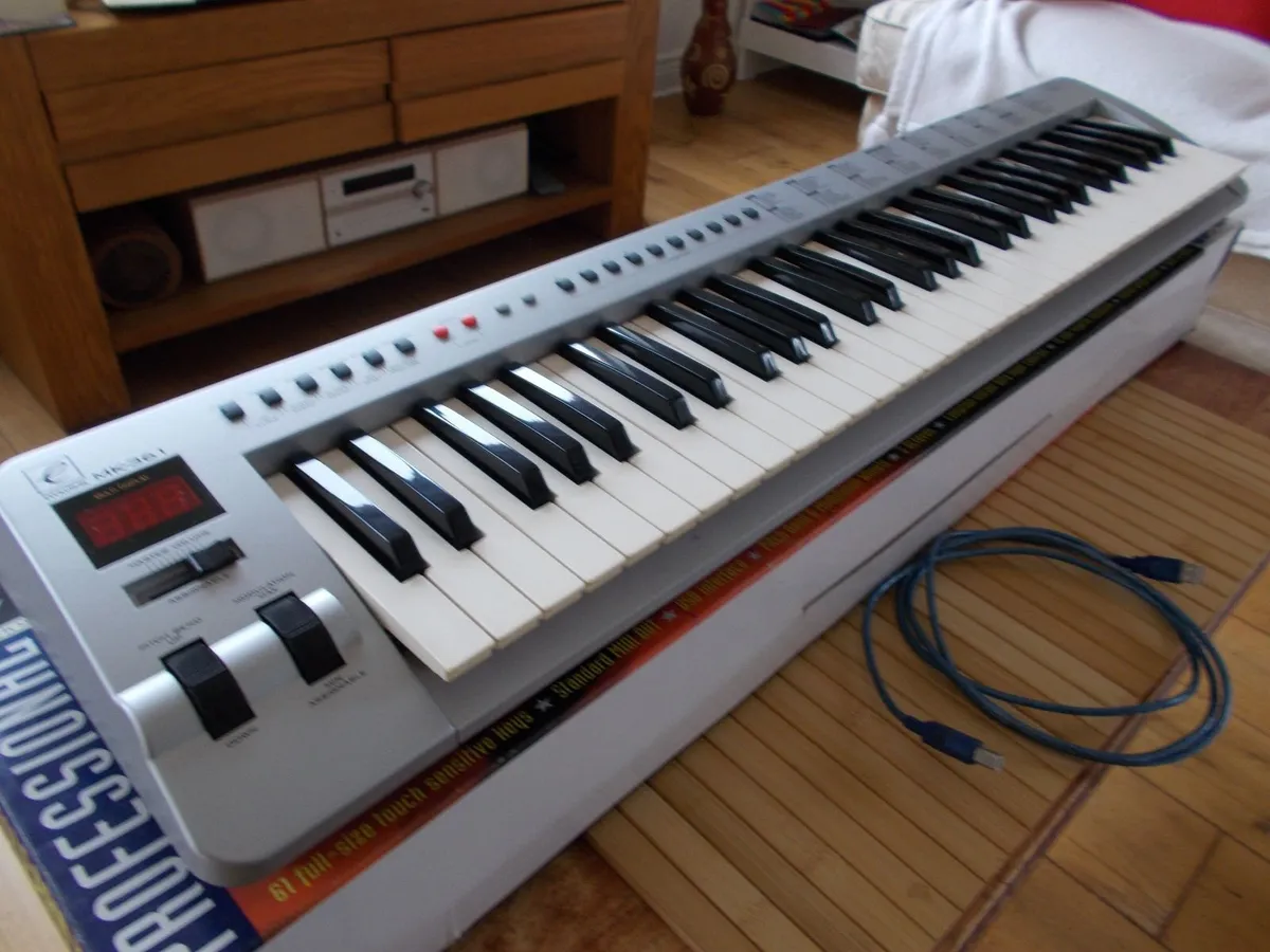 Full Size MIDI Master Keyboard - Image 1