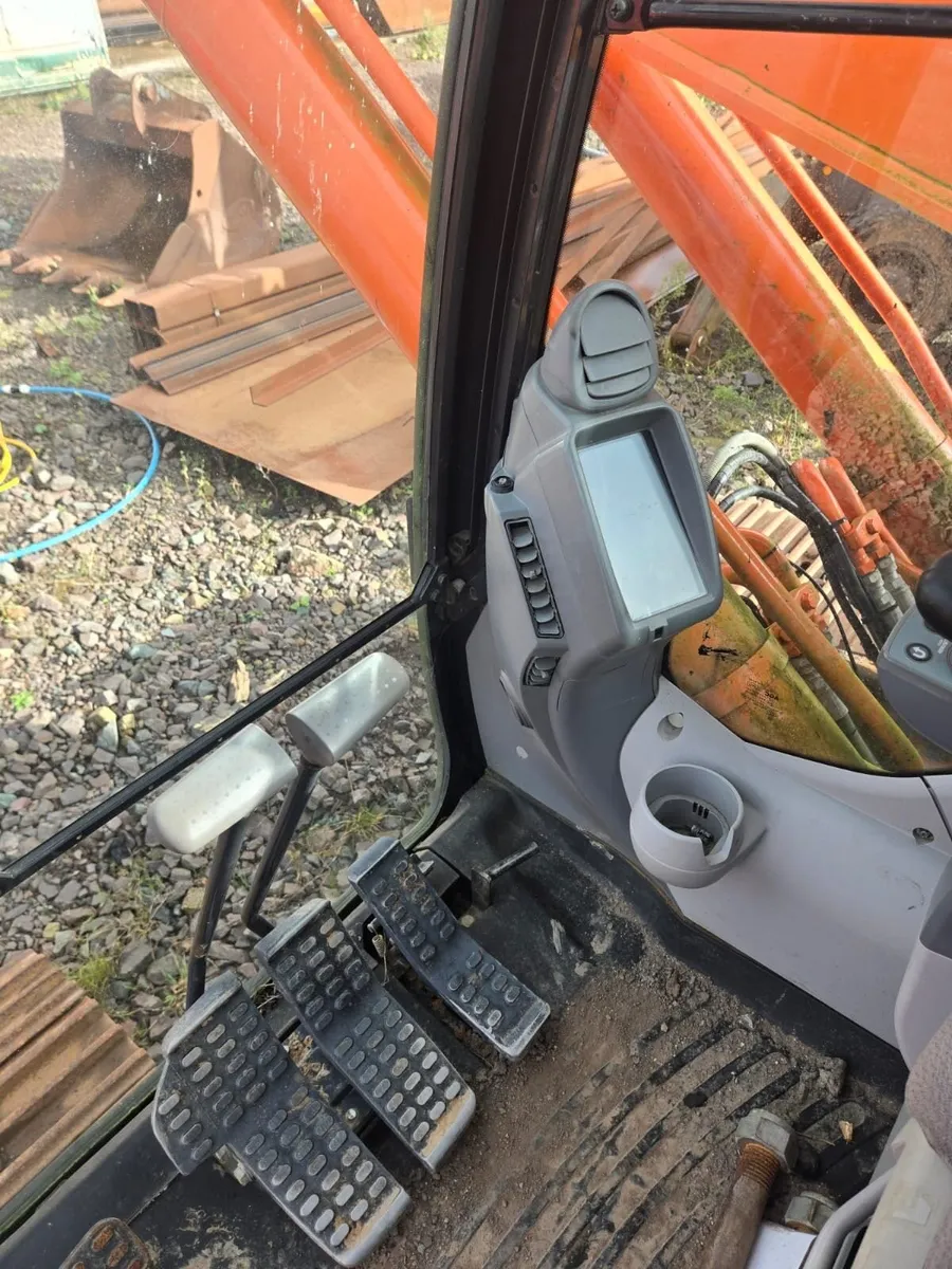 HITACHI 350 EXCAVATOR - Image 4