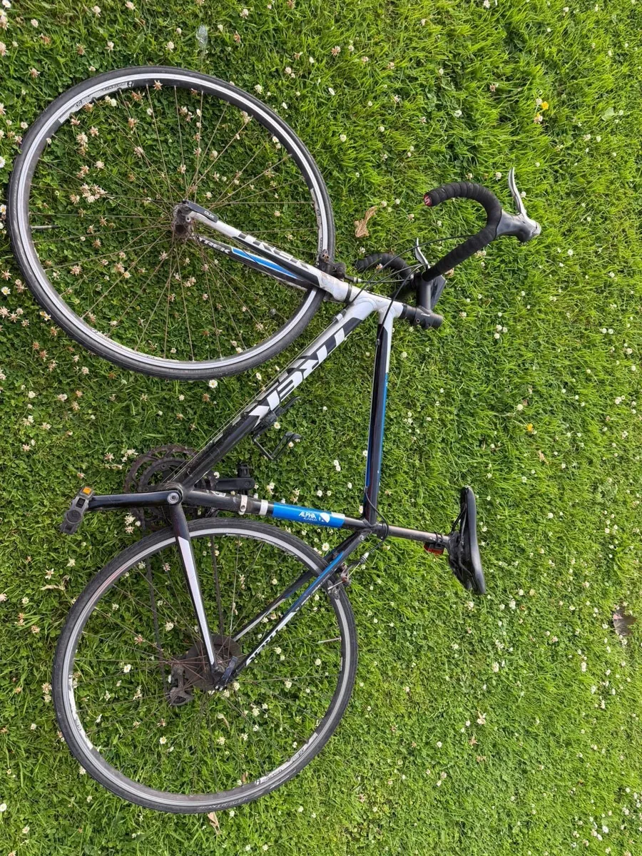 Road bike - Image 1