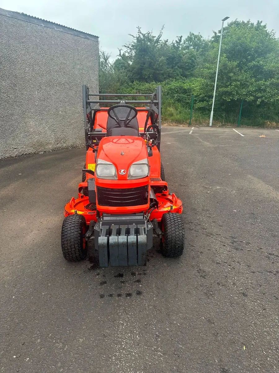 Kubota G26HD Ride-on Lawnmower - Image 1