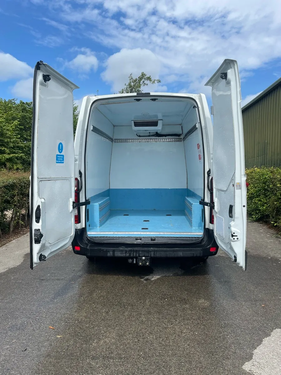 Renault master fridge/freezer van - Image 2