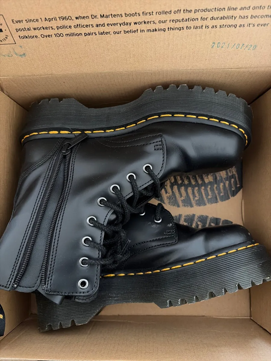 Dr Martens Boots (Women’s size 6) worn once - Image 2