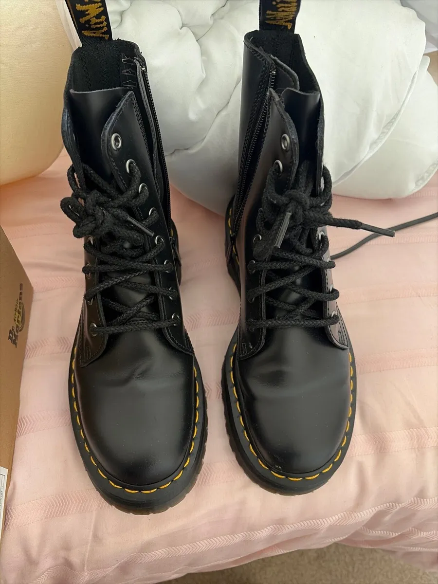 Dr Martens Boots (Women’s size 6) worn once - Image 3