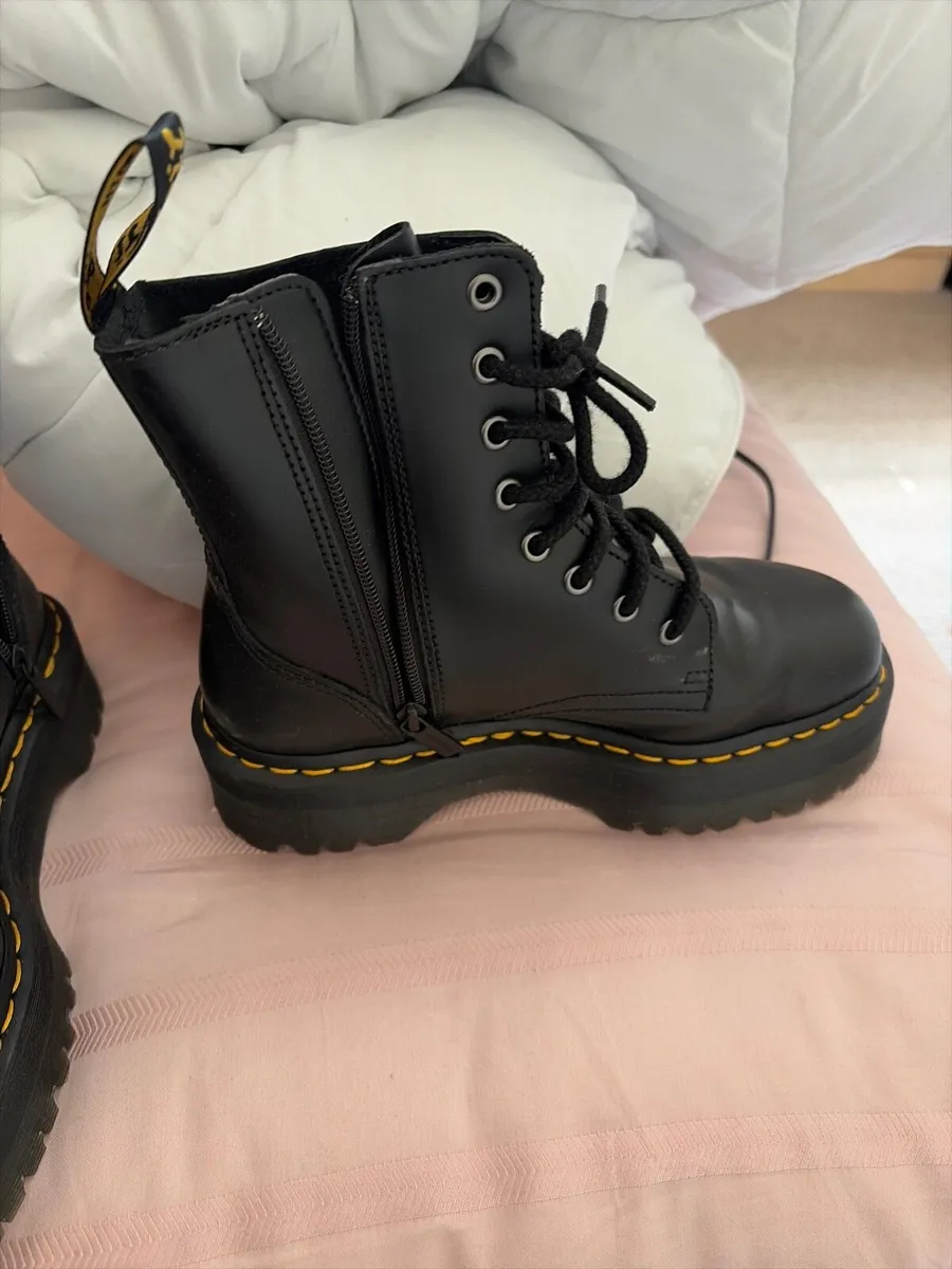 Dr Martens Boots (Women’s size 6) worn once - Image 4