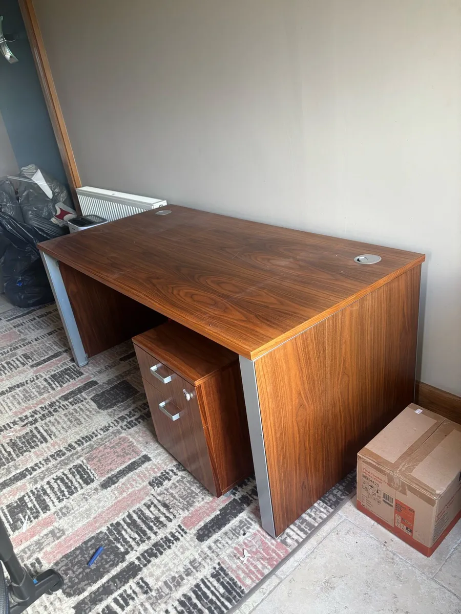 Office desk 1.6 x 0.8m - Image 2