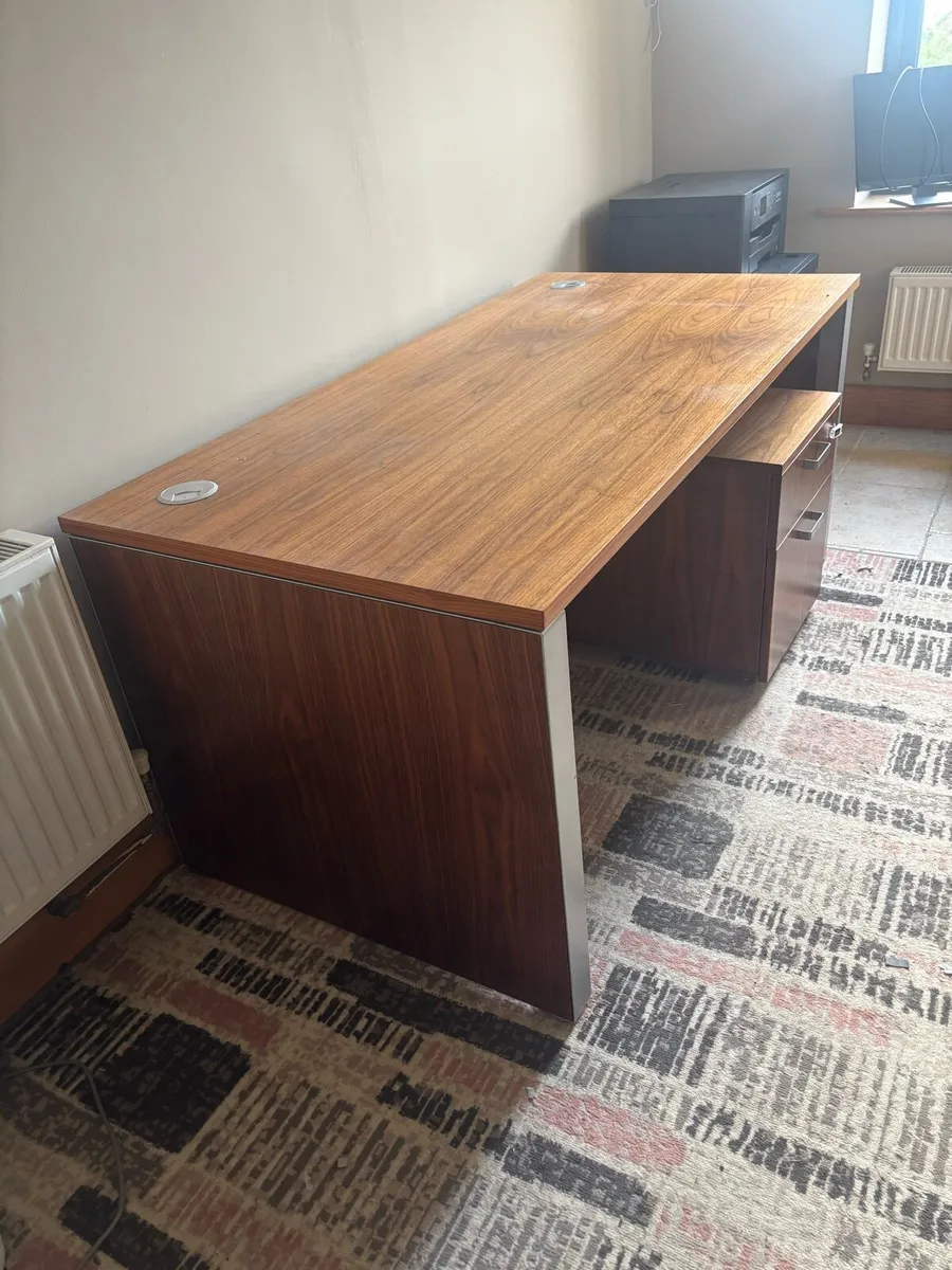 Office desk 1.6 x 0.8m - Image 1