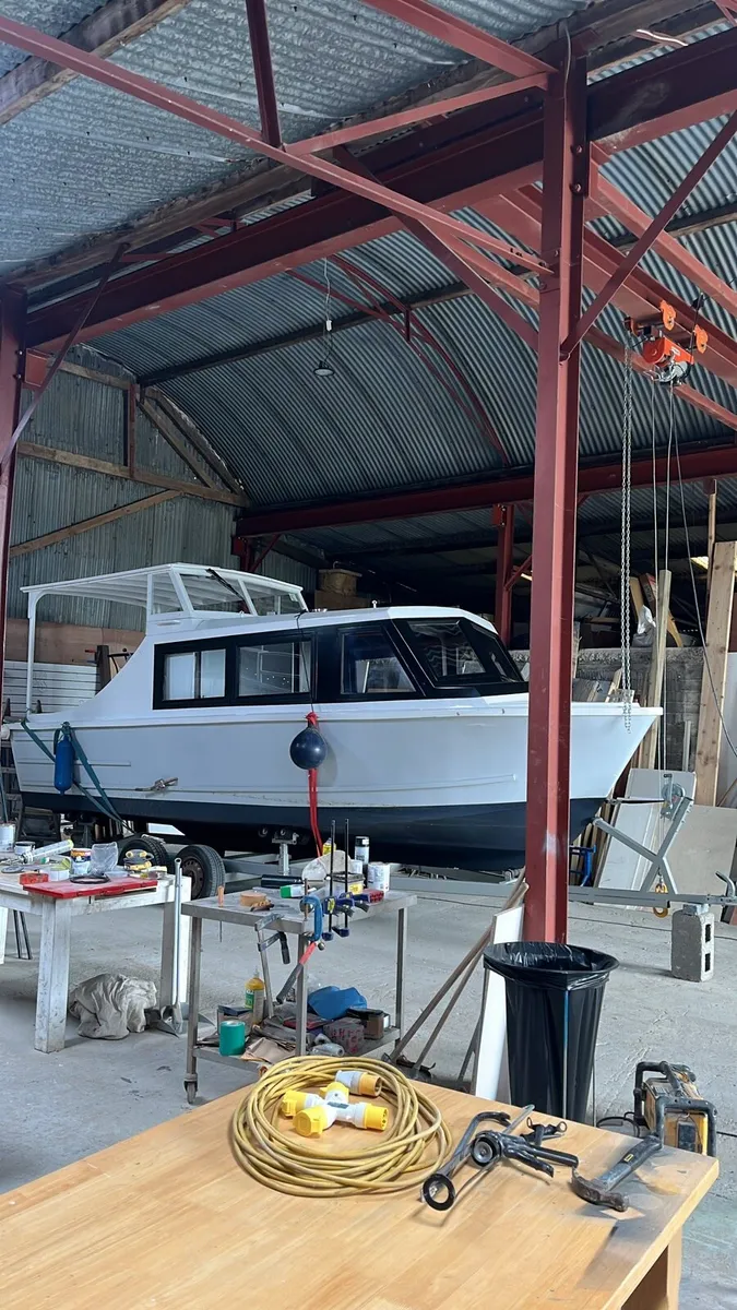 21 ft Boat with trailer - Image 1