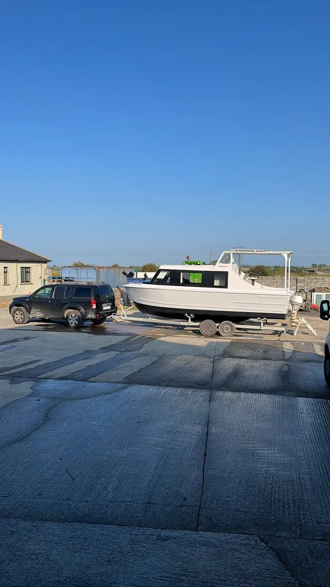 21 ft Boat with trailer - Image 2