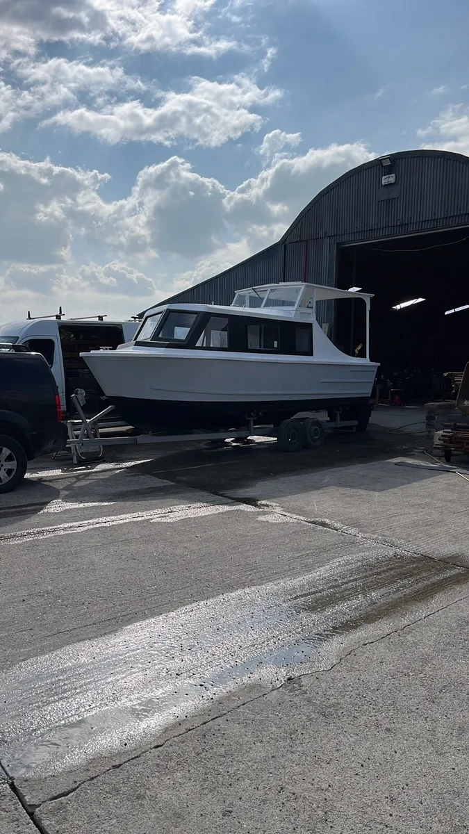 21 ft Boat with trailer - Image 3