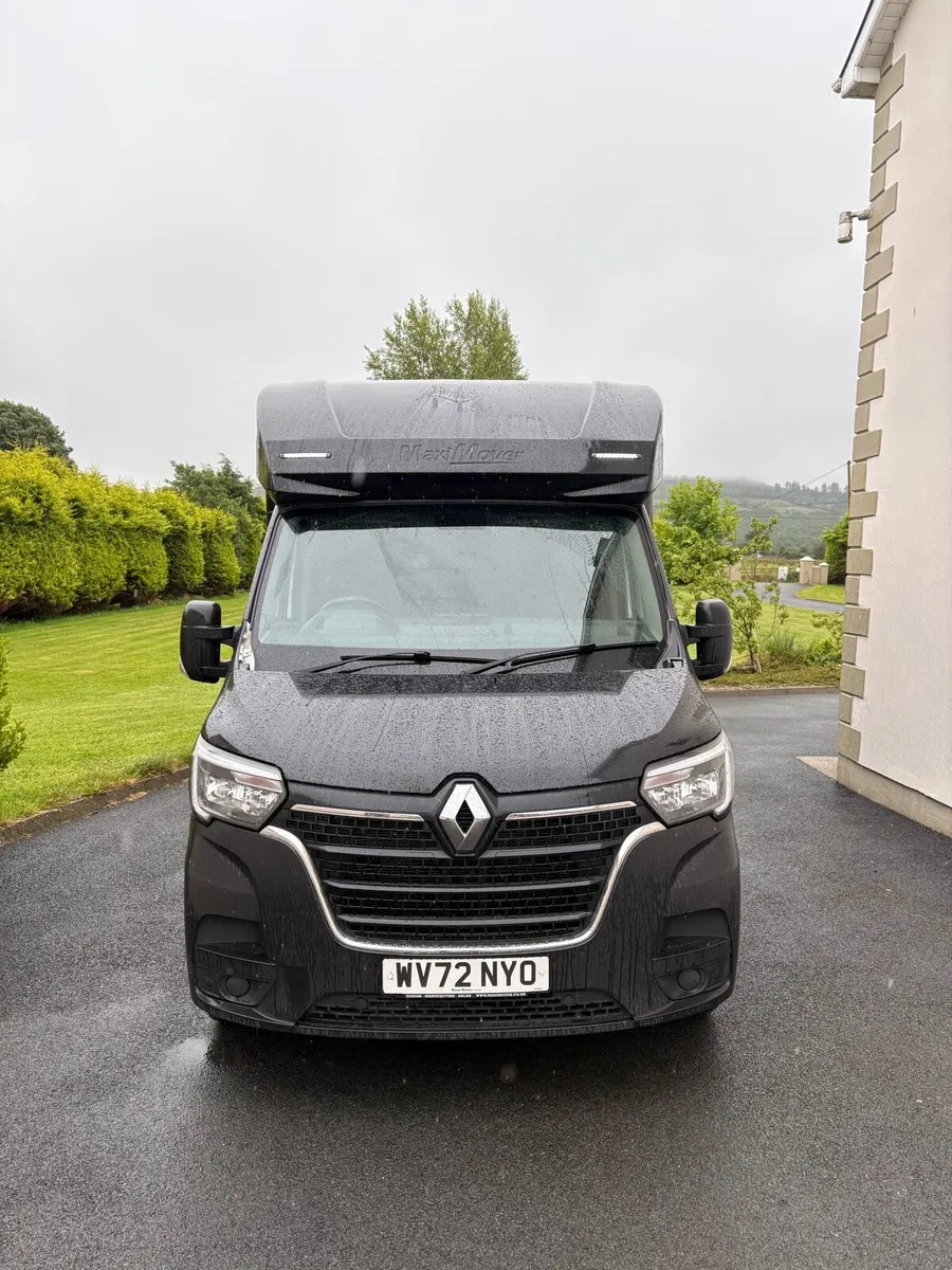 2022 Renault master low loader - Image 2