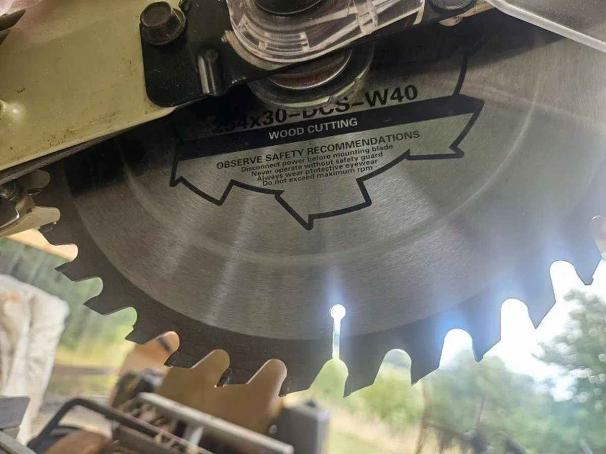 Makita sliding compound mitre saw LS1013 - Image 4
