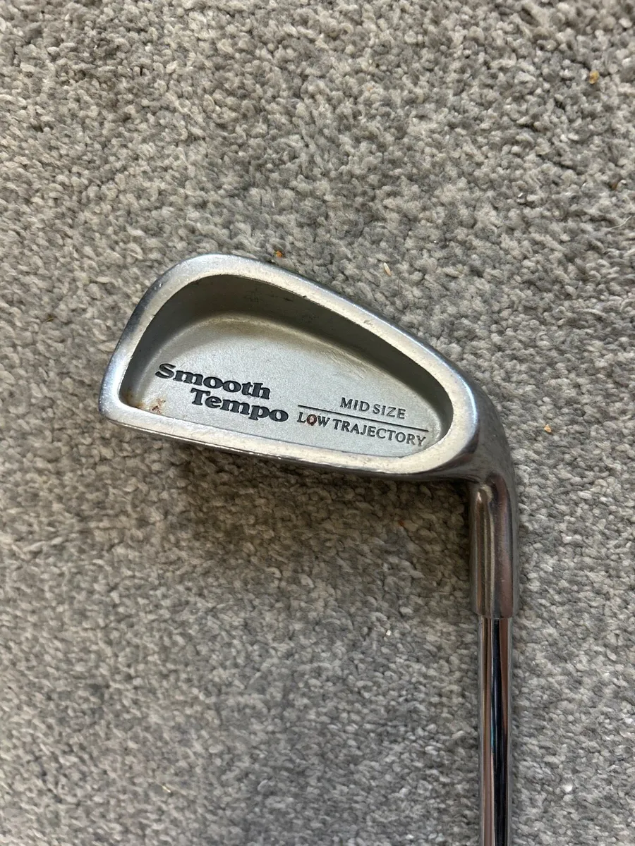 Smooth Tempo Golf Chipper - Image 1