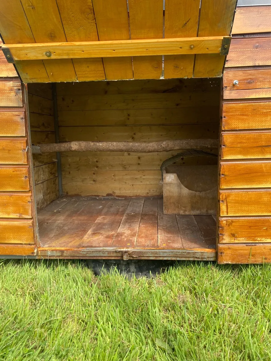 Mobile chicken Coop - Image 2